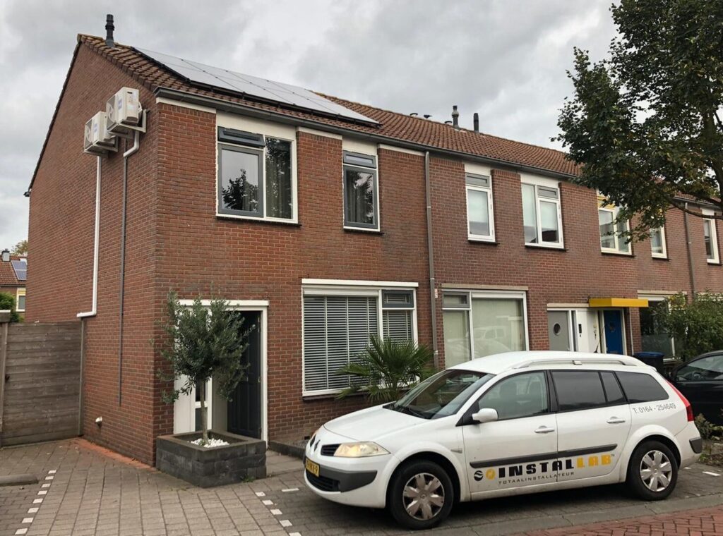 Zonnepanelen en x airco – Woonhuis Bergen op Zoom ()