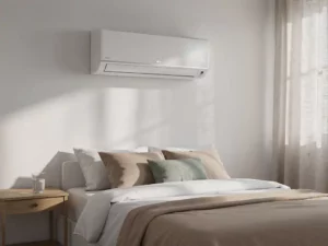 LG airconditioner aan de muur boven een opgemaakt bed in een rustige slaapkamer, zacht ochtendlicht door linnen gordijnen.